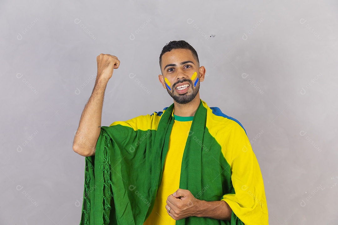 Homem brasileiro jovem torcedor do brasil