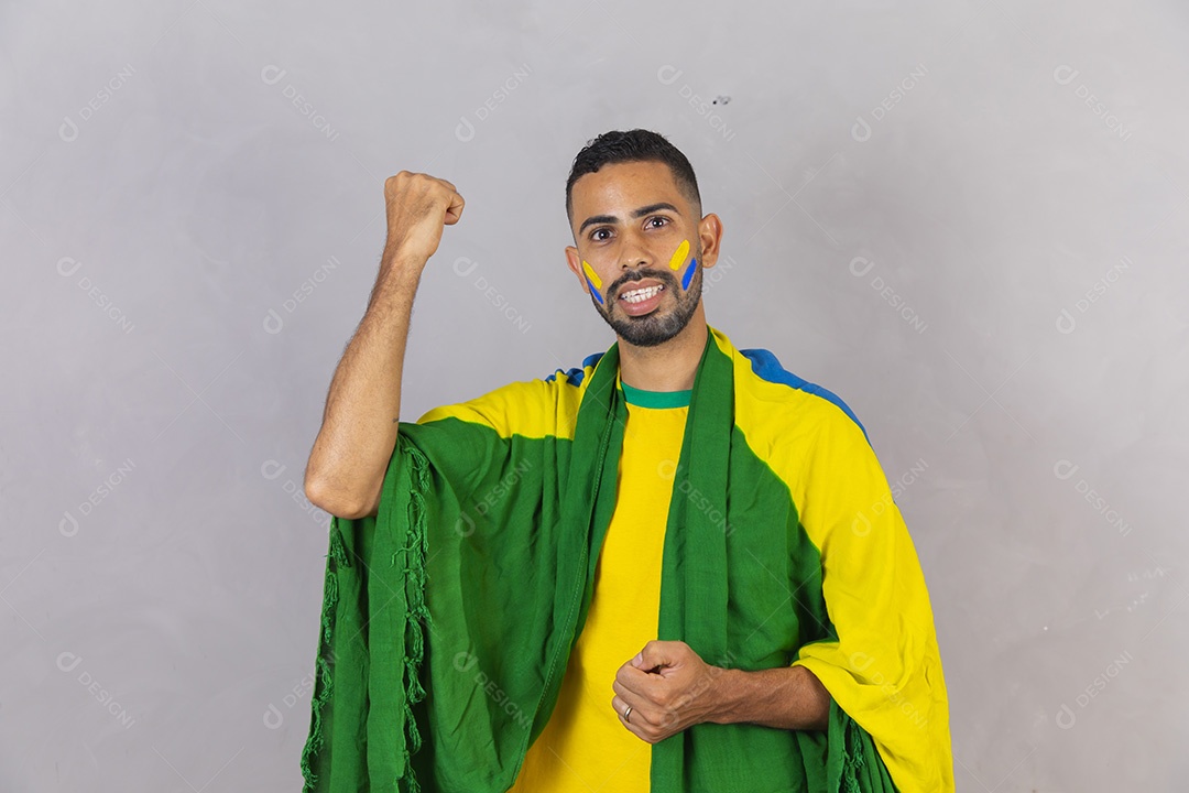 Homem brasileiro jovem torcedor do brasil