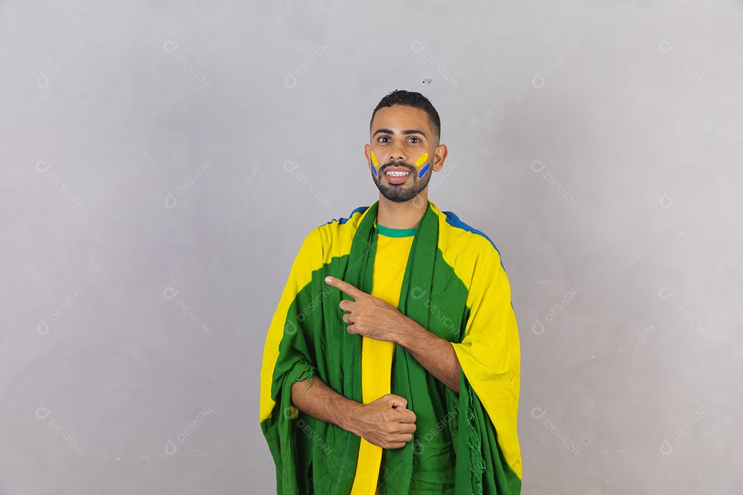 Homem brasileiro jovem torcedor do brasil