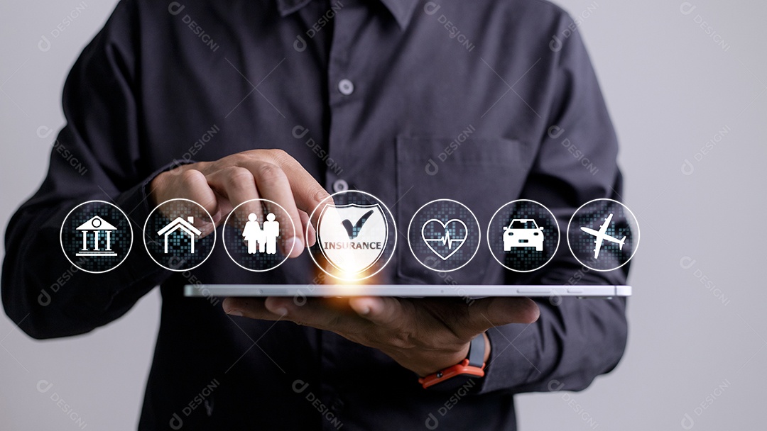 Seguro online na tela virtual. Vida, carro, propriedade, saúde