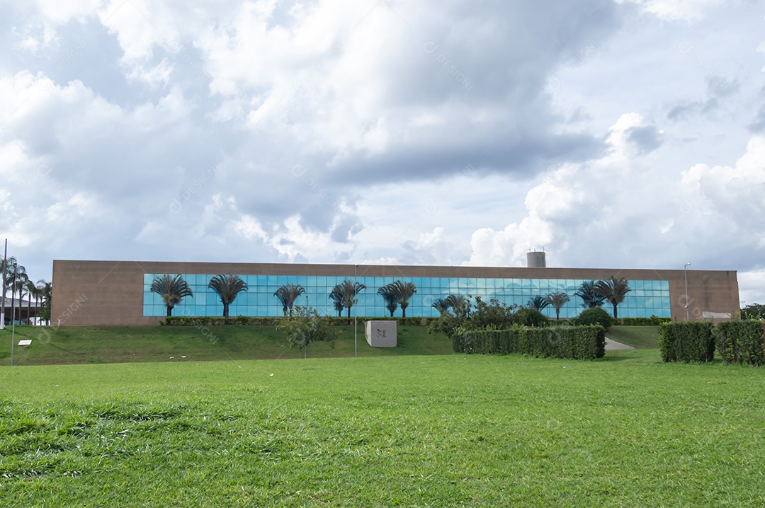 Prefeitura de Paulínia- São Paula  toda a estrutura em dia nublado.