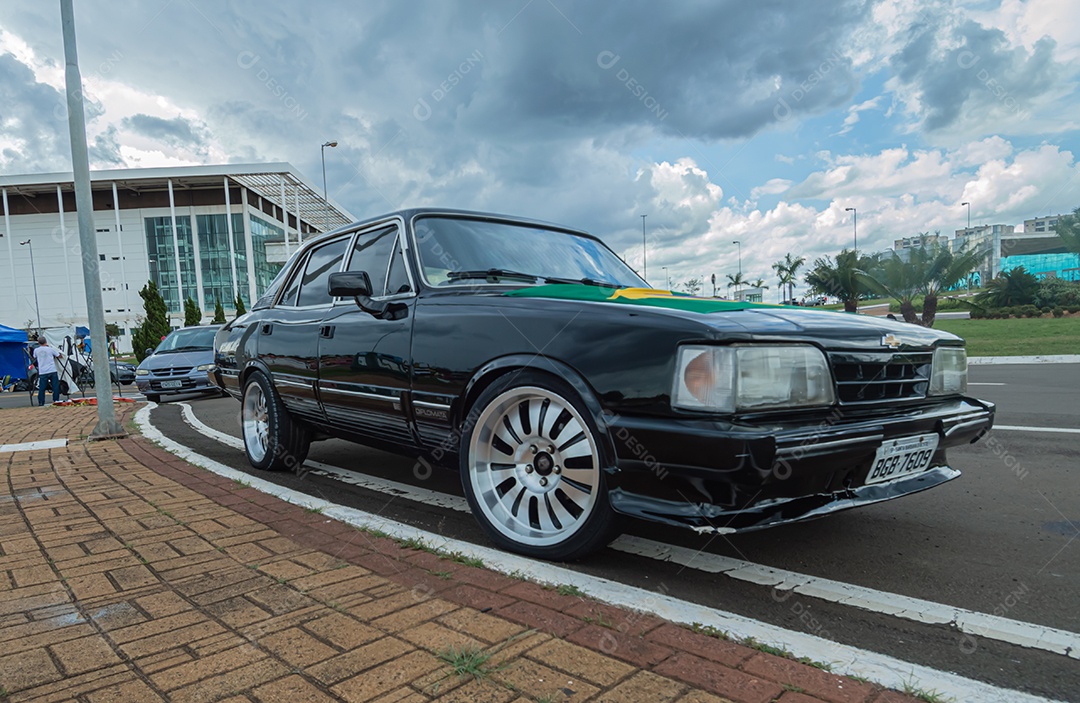 Feira de carros velhos e novos na cidade de Paulínia- São Paulo