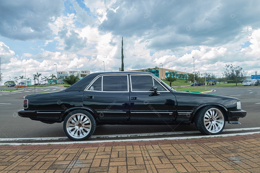 Feira de carros velhos e novos na cidade de Paulínia- São Paulo