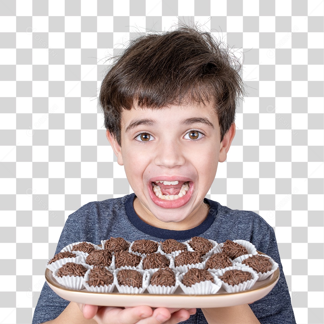 Menino Feliz Com Prato Cheio De Brigadeiros PNG Transparente