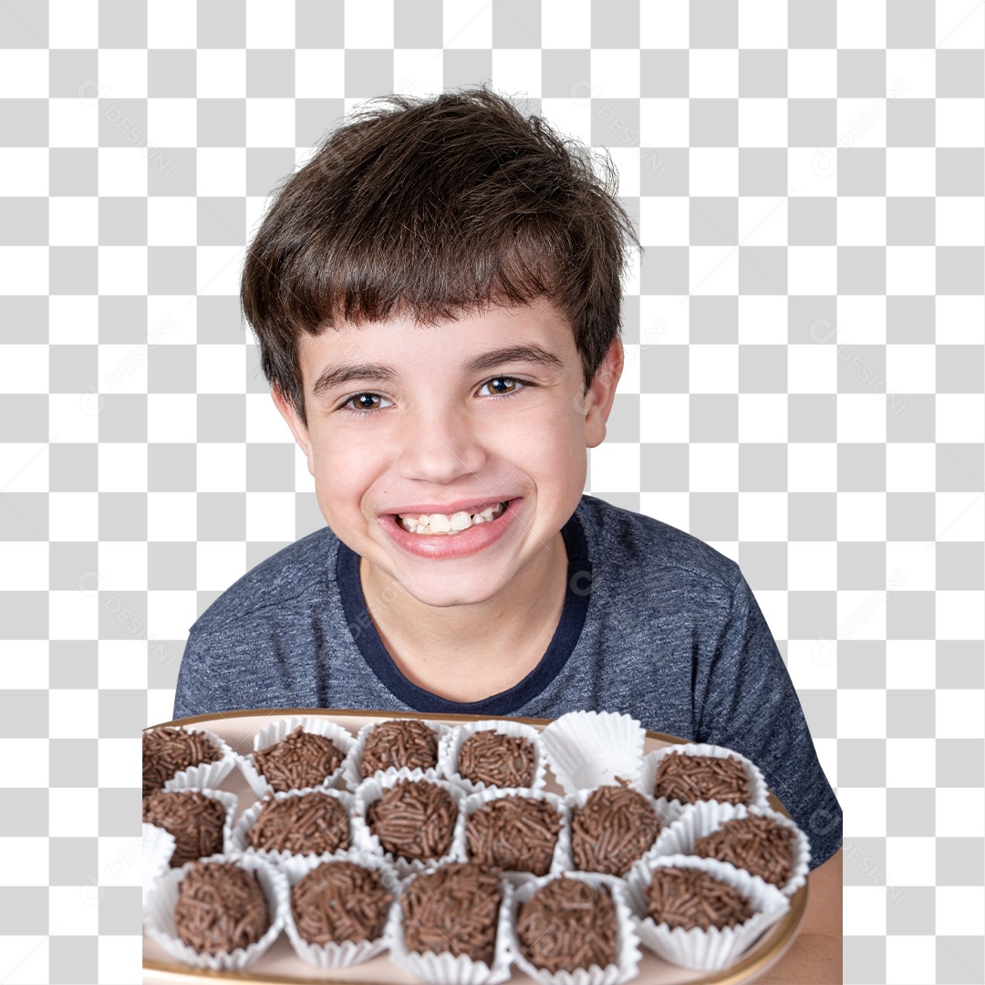 Menino Feliz Com Prato Cheio De Brigadeiros PNG Transparente