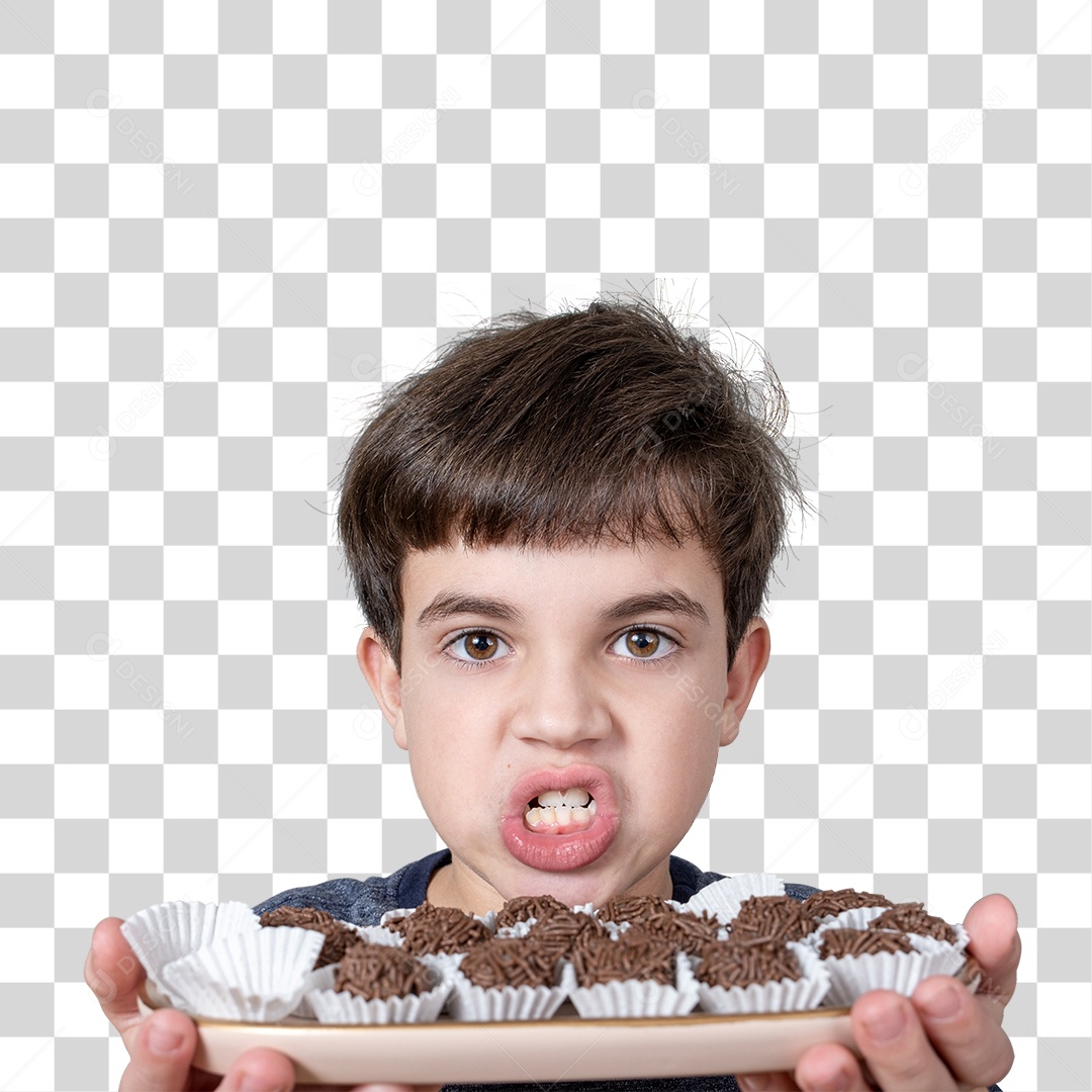 Menino Feliz Com Prato Cheio De Brigadeiros PNG Transparente