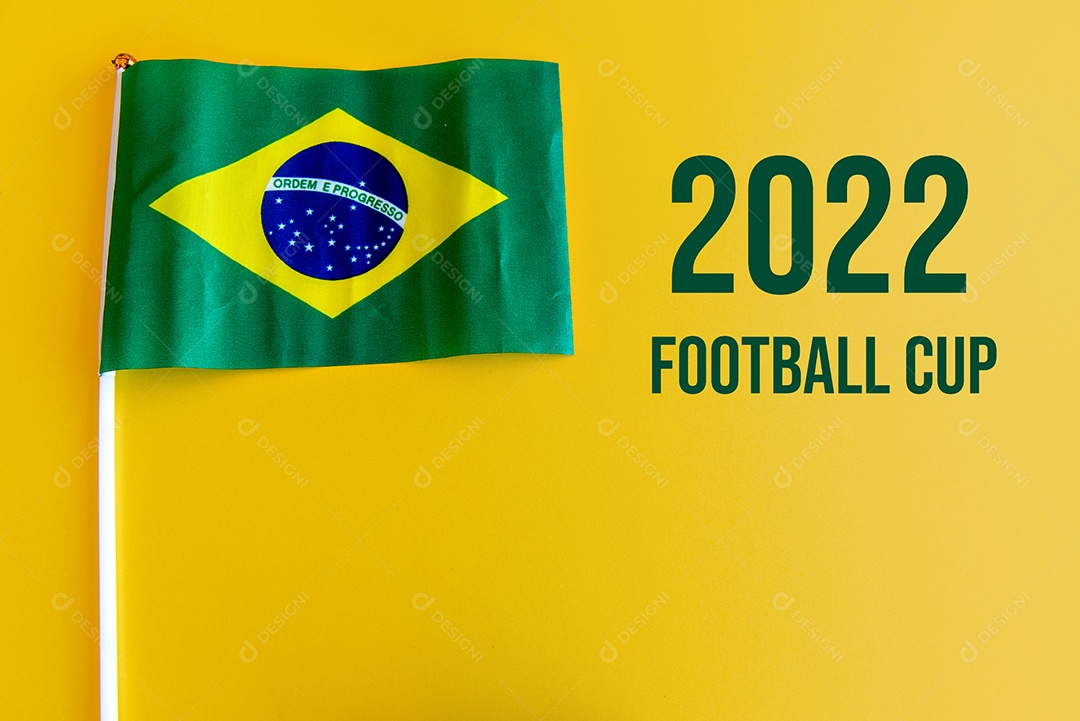 Bandeira brasileira em fundo amarelo, 7 de setembro  Brasil