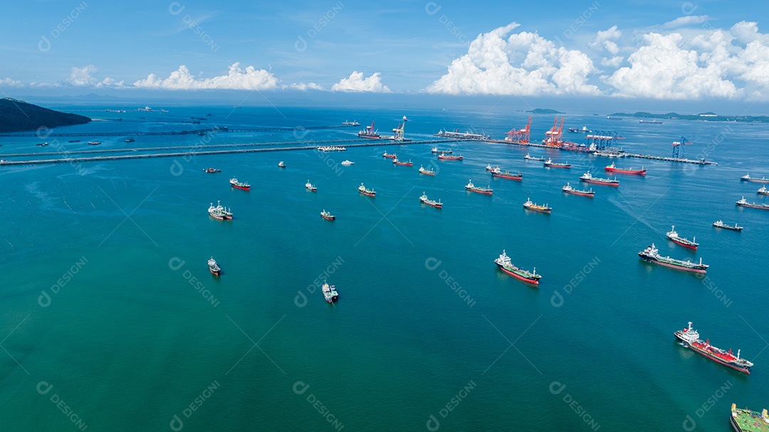 Navio petroleiro de gás bruto, navio de contêiner de carga atracação offshore em Ocean Bay Petroleum Transporte e logística de importação de exportação de produtos químicos, vazamento de óleo do navio, navio de produtos petrolíferos industriais