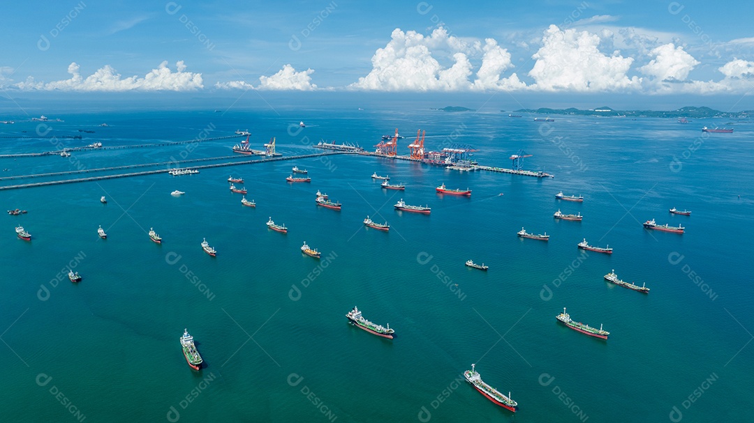 Navio petroleiro de gás bruto, navio de contêiner de carga atracação offshore em Ocean Bay Petroleum Transporte e logística de importação de exportação de produtos químicos, vazamento de óleo do navio, navio de produtos petrolíferos industriais