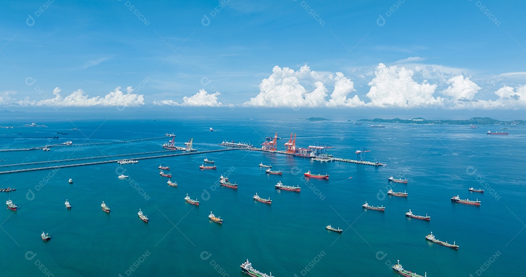 Navio petroleiro de gás bruto, navio de contêiner de carga atracação offshore em Ocean Bay Petroleum Transporte e logística de importação de exportação de produtos químicos, vazamento de óleo do navio, navio de produtos petrolíferos industriais