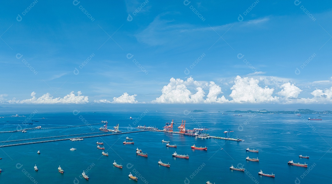 Navio petroleiro de gás bruto, navio de contêiner de carga atracação offshore em Ocean Bay Petroleum Transporte e logística de importação de exportação de produtos químicos, vazamento de óleo do navio, navio de produtos petrolíferos industriais