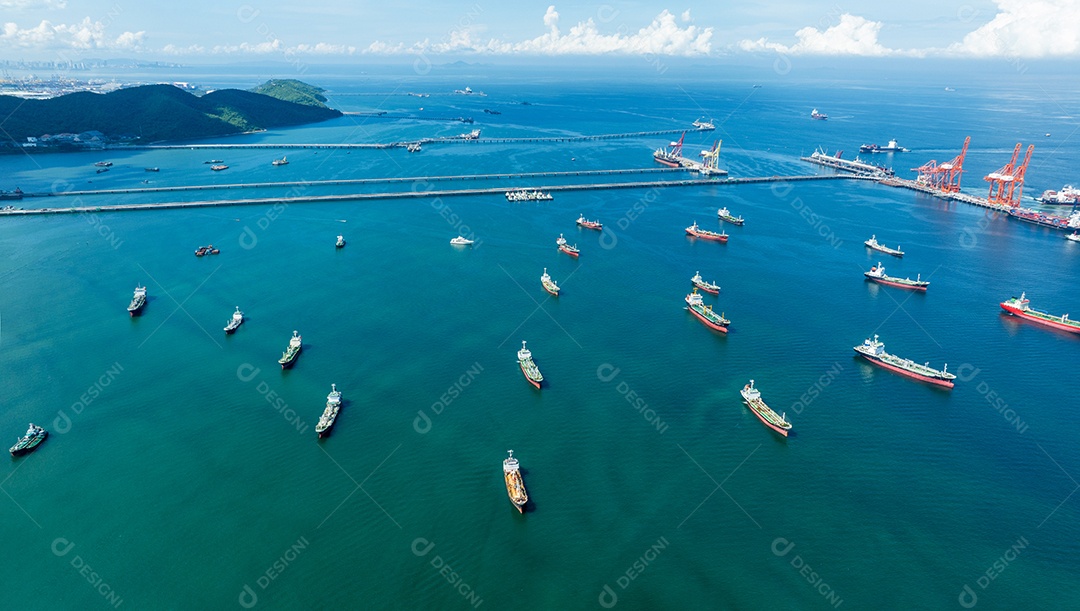 Navio petroleiro de gás bruto, navio de contêiner de carga atracação offshore em Ocean Bay Petroleum Transporte e logística de importação de exportação de produtos químicos, vazamento de óleo do navio, navio de produtos petrolíferos industriais