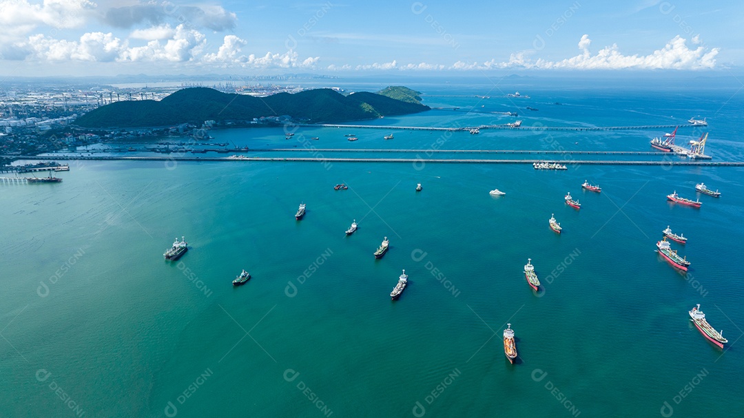 Navio petroleiro de gás bruto, navio de contêiner de carga atracação offshore em Ocean Bay Petroleum Transporte e logística de importação de exportação de produtos químicos, vazamento de óleo do navio, navio de produtos petrolíferos industriais