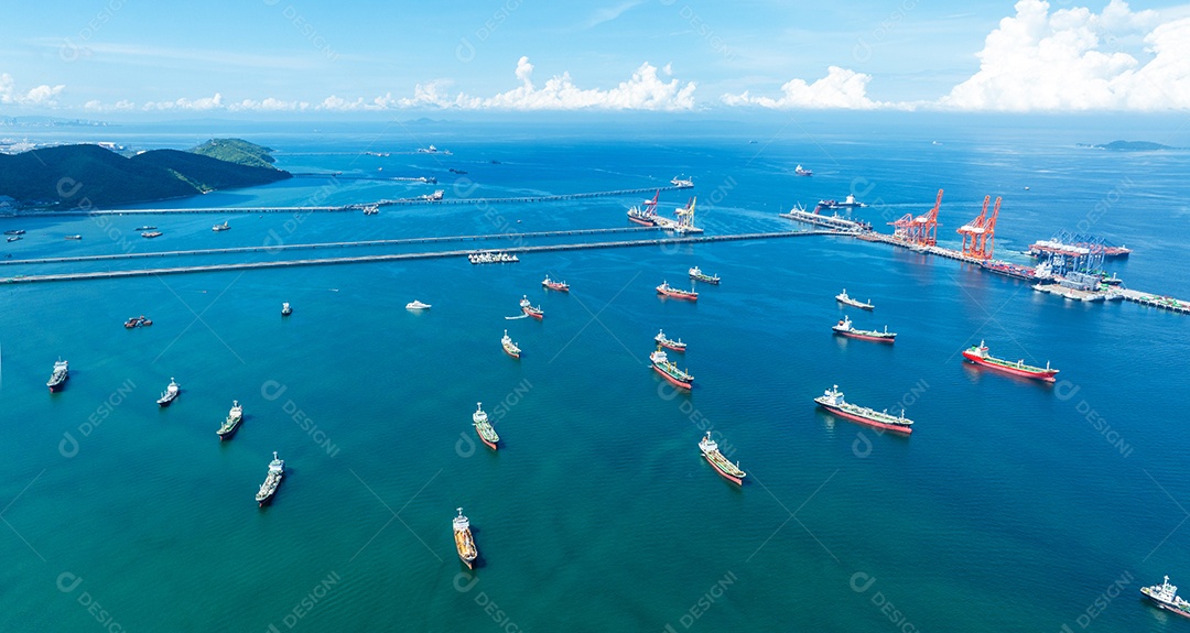 Navio petroleiro de gás bruto, navio de contêiner de carga atracação offshore em Ocean Bay Petroleum Transporte e logística de importação de exportação de produtos químicos, vazamento de óleo do navio, navio de produtos petrolíferos industriais