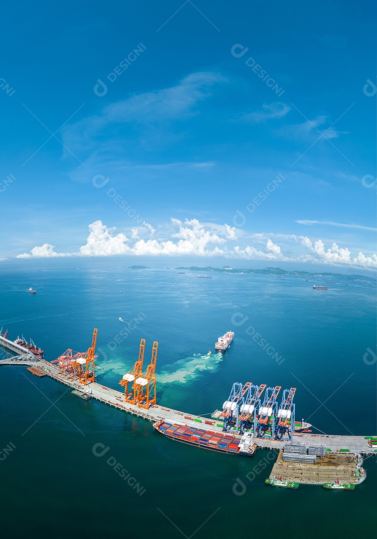 Contêiner de carga Navio para Bridge Cargo Shipyard Navio de contêiner sob o guindaste Marítimo serviço de logística e transporte. Porto aduaneiro de embarque internacional para comércio de importação e exportação.