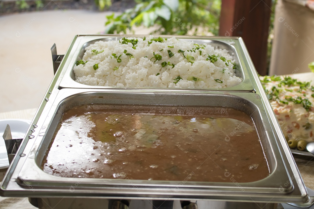 Buffet de comida sobre uma restaurante