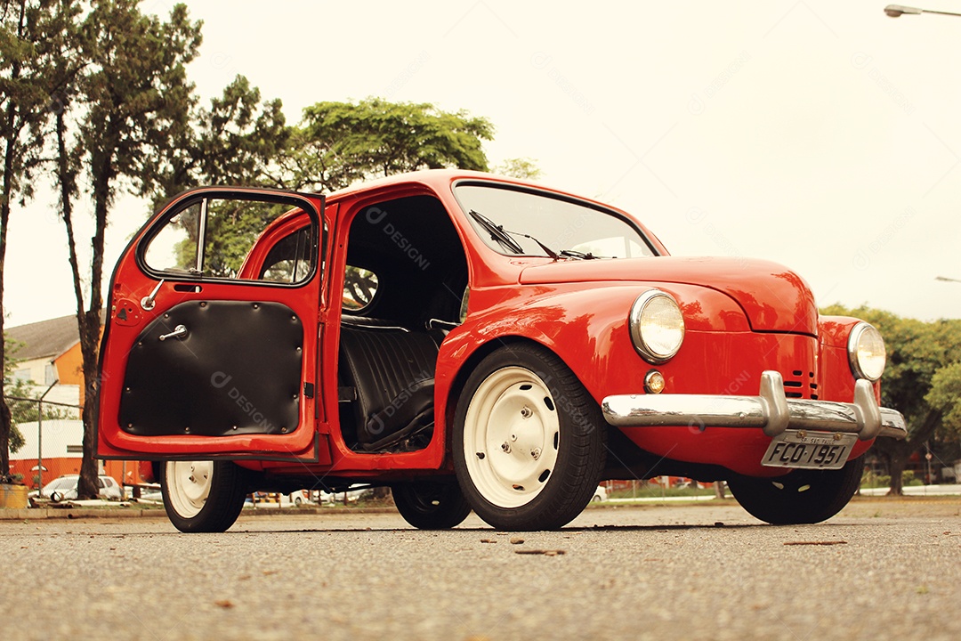 Frente de um carro antigo