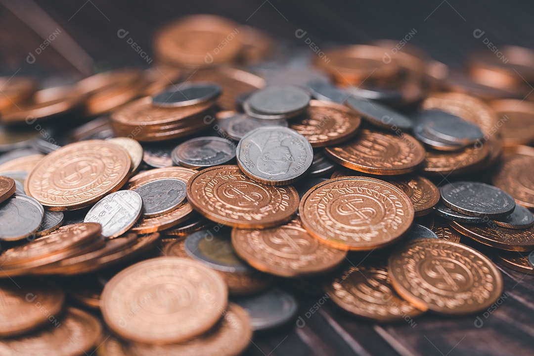 Conceito de investimento e juros de moedas de poupança, novo investimento