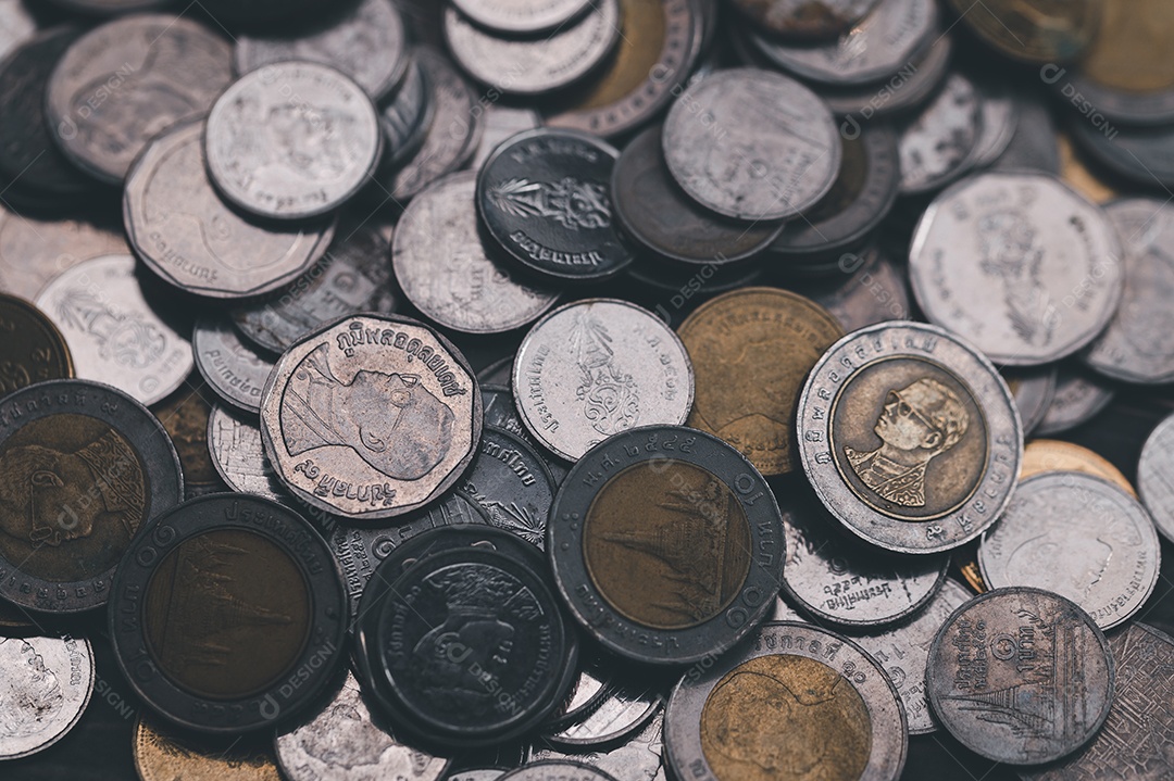 Conceito de investimento e juros de moedas de poupança, novo investimento