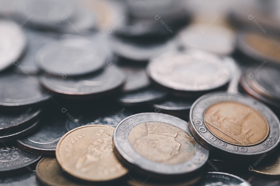 Conceito de investimento e juros de moedas de poupança, novo investimento