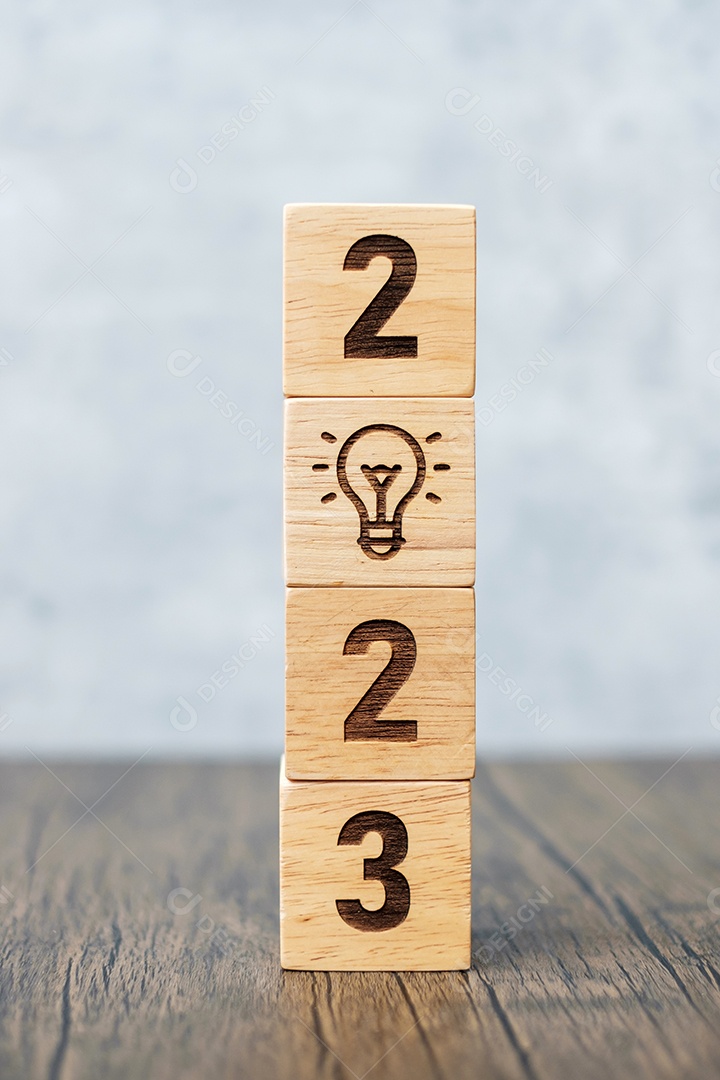 Bloco de 2023 com ícone de lâmpada. Ideia de negócio, criativo, pensando