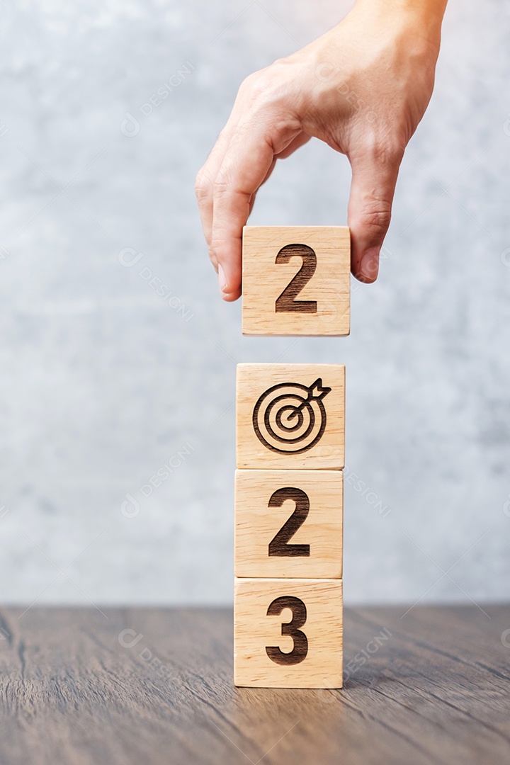 Bloco 2023 com placa de dardos. Objetivo de negócios, alvo, resolução