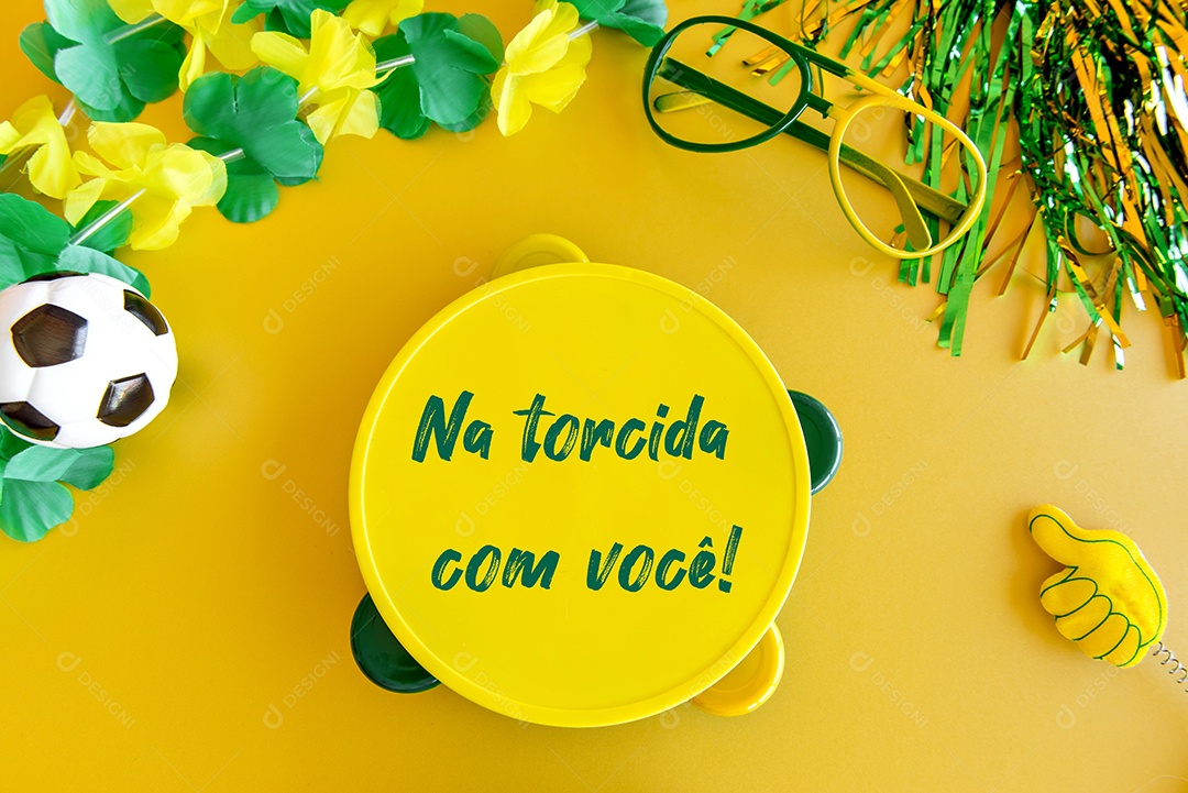 Copa do Mundo, artigos de torcedor do Brasil, bola, óculos, colar e tambor