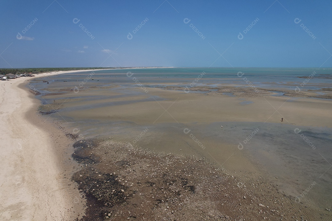 Paisagem praia sobre dia ensolarado