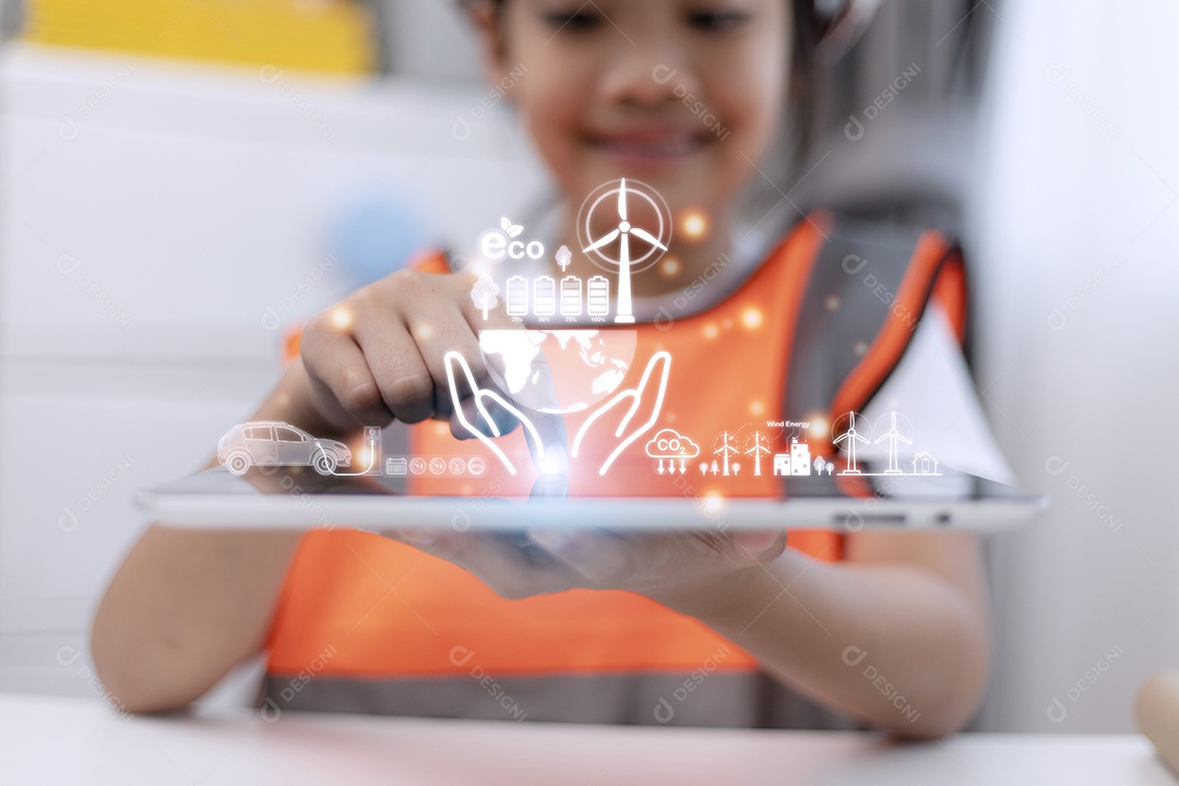 Menina asiática trabalha com virturl de protótipo de turbina eólica