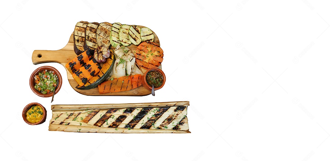 Comida brasileira. Palmito, abóbora legumes grelhados na churrasqueira