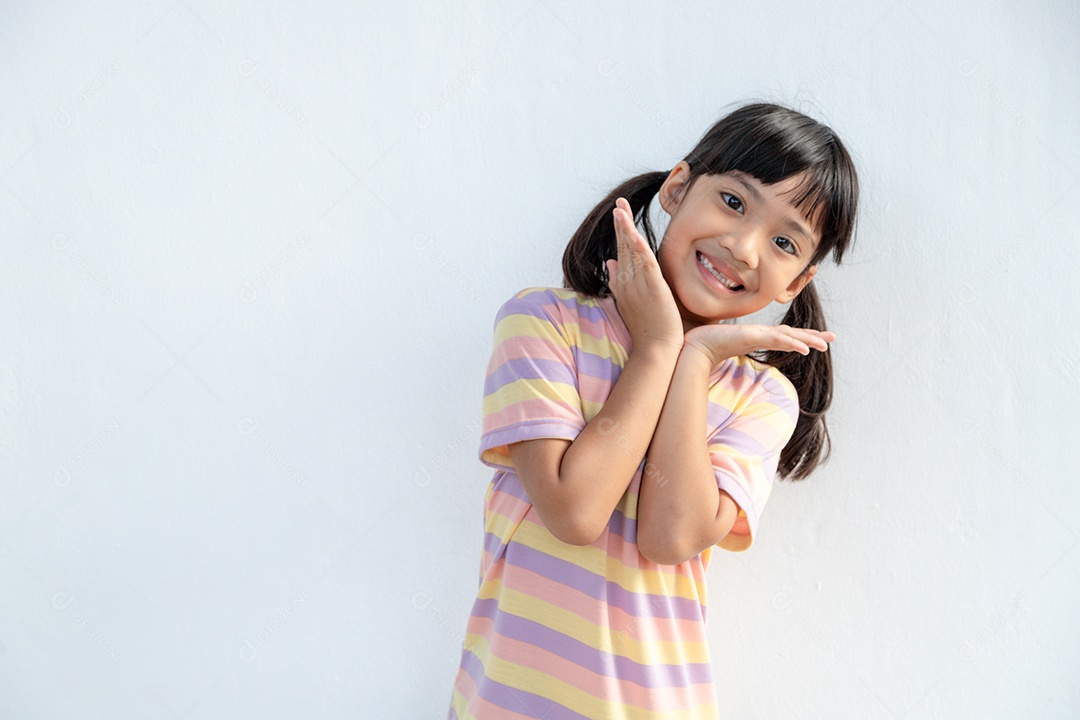 Retrato aproximado dela, ela bonita, atraente, adorável querida.