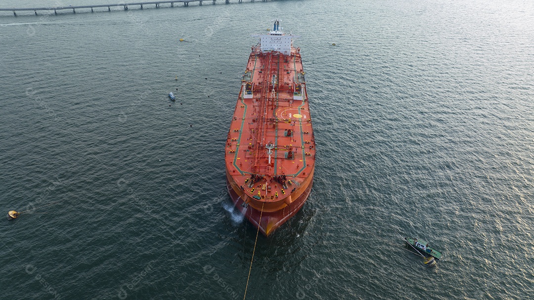 Navio petroleiro de petróleo bruto, navio de contêineres de carga ancoragem offshore em Ocean Bay Petroleum Chemical exportação importação transporte e logística,