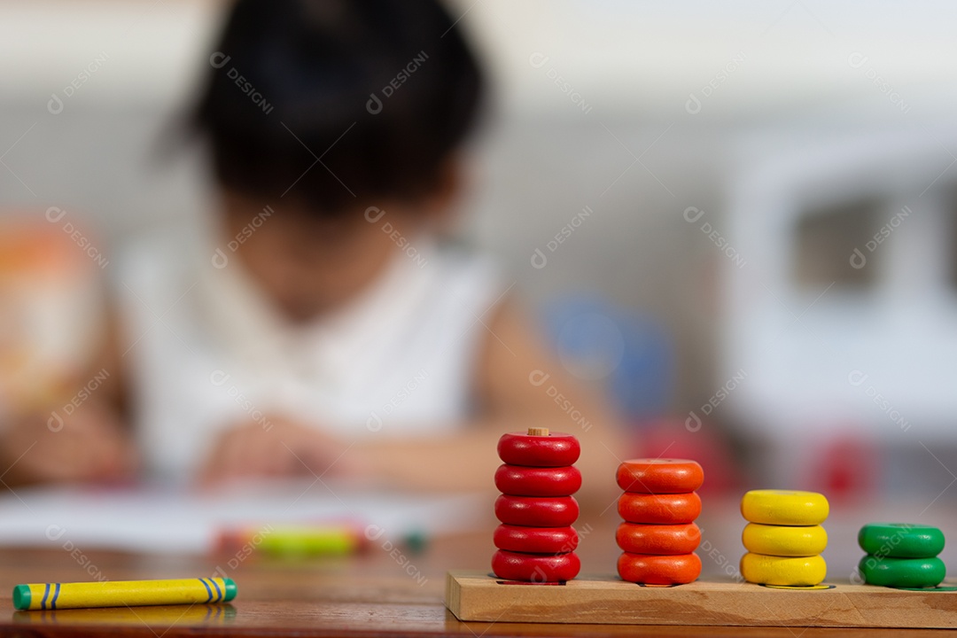 Desenho e coloração de meninas pré-escolar