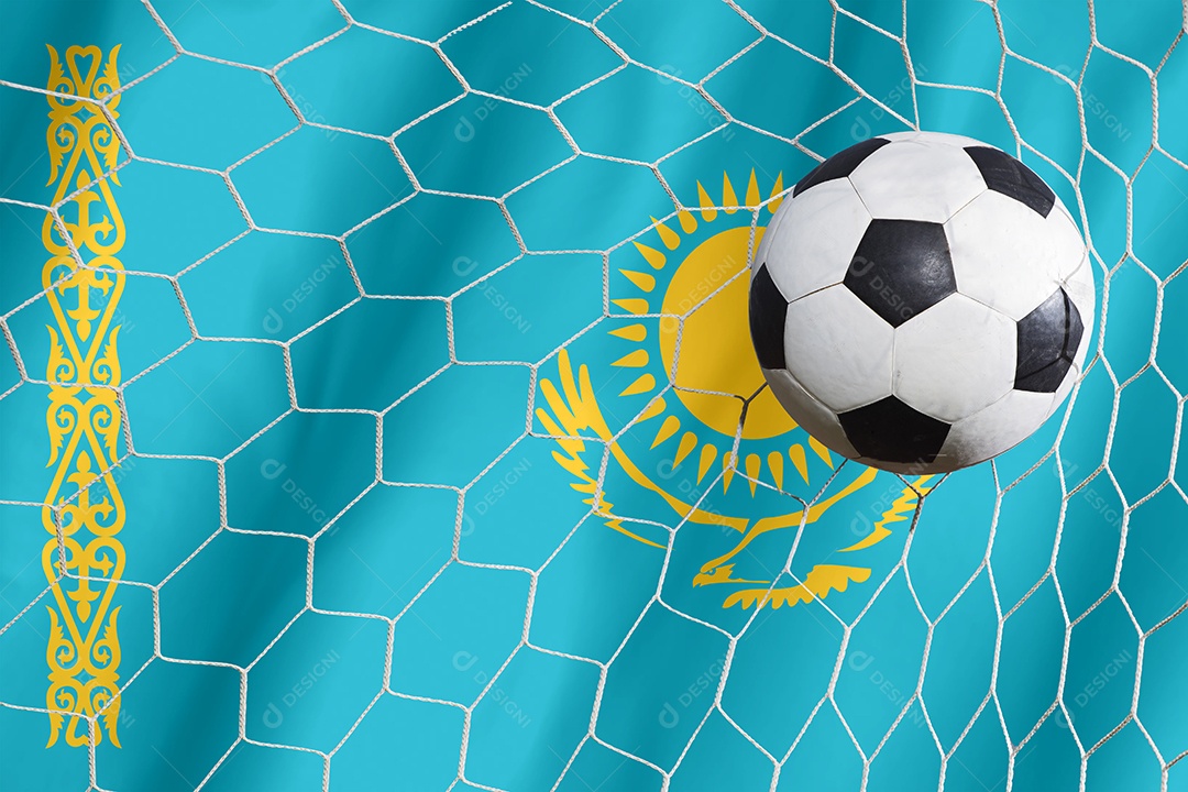Bandeira do Cazaquistão e bola de futebol, futebol na rede do gol