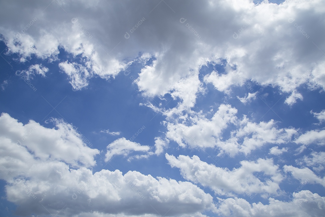 Céu azul e o céu nublado