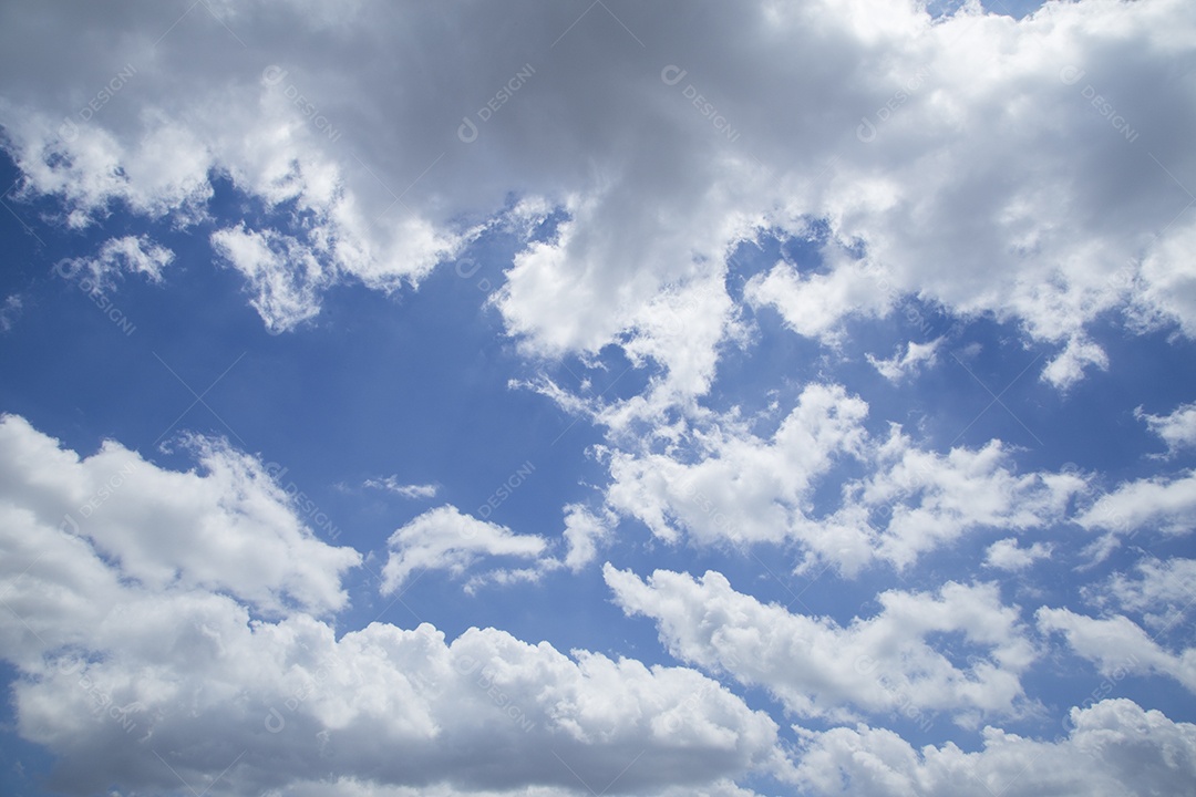 Céu azul e o céu nublado