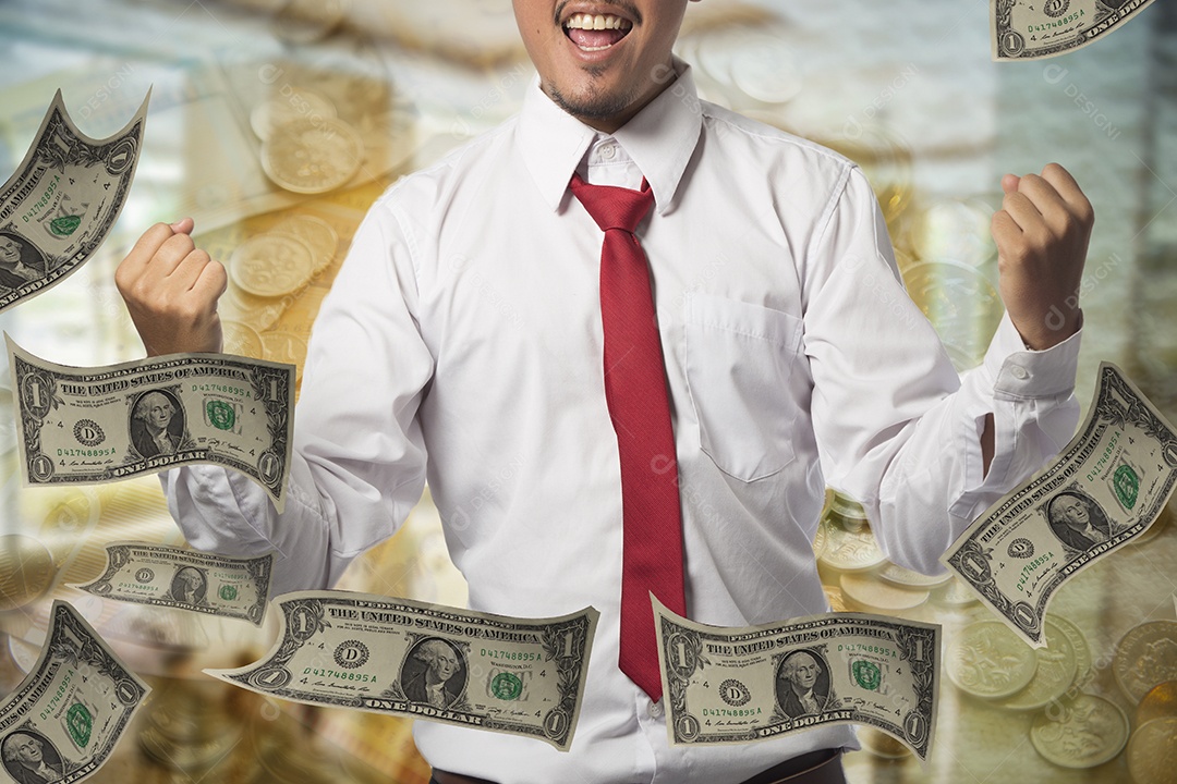 Jovem bem-sucedido, braços de empresário executivo masculino levantados