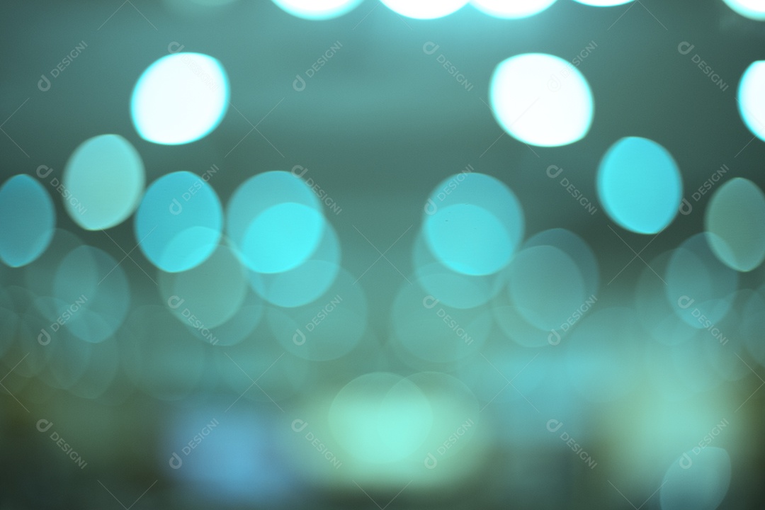 Luzes bokeh desfocadas.