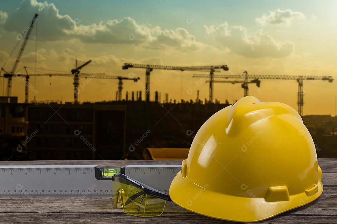 Plano de mesa de trabalho do engenheiro no canteiro de obras