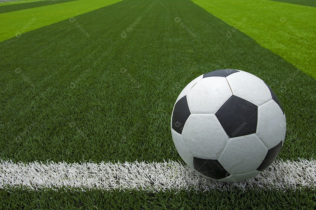 Bola de futebol ou futebol no campo de futebol