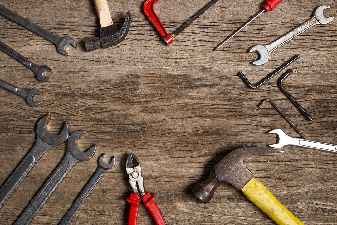 Renovação de ferramentas antigas em madeira grunge