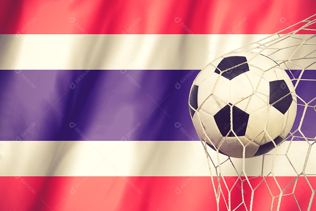 Silhuetas de fãs de futebol com bandeira da Tailândia