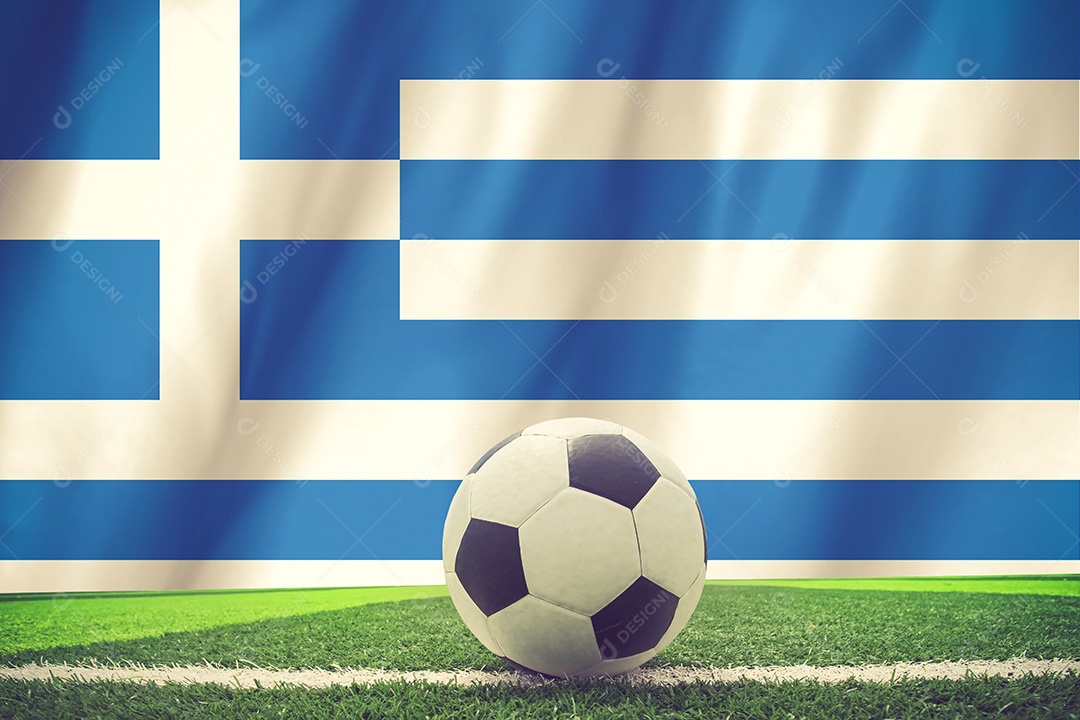 Bola de futebol na cor vintage da bandeira grega