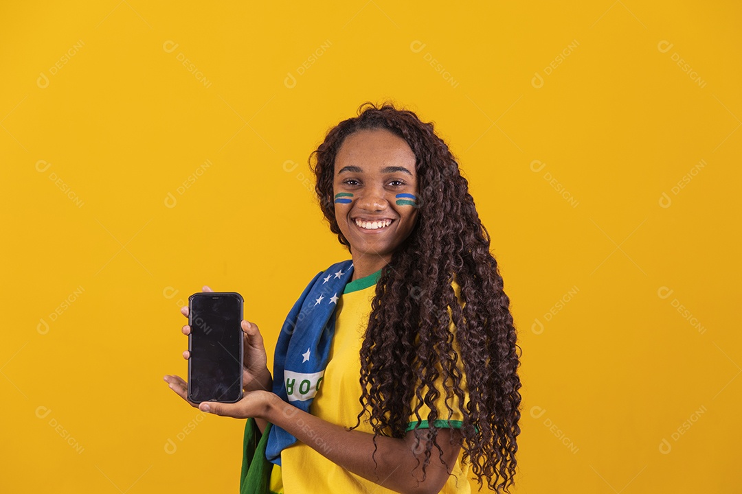 Linda mulher jovem torcedora da seleção brasileira