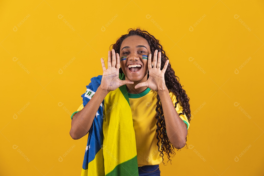 Linda mulher jovem torcedora da seleção brasileira