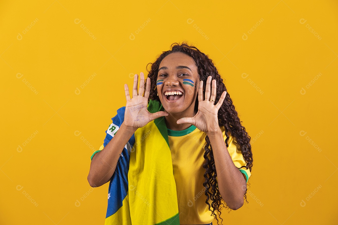 Linda mulher jovem torcedora da seleção brasileira