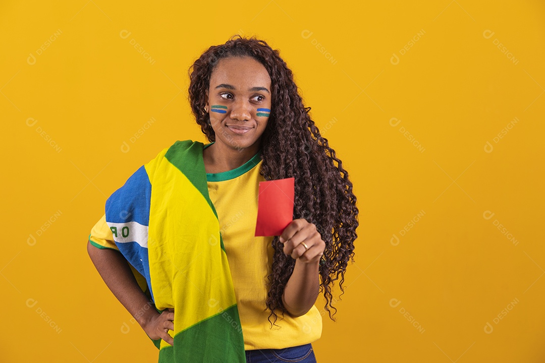 Linda mulher jovem torcedora da seleção brasileira