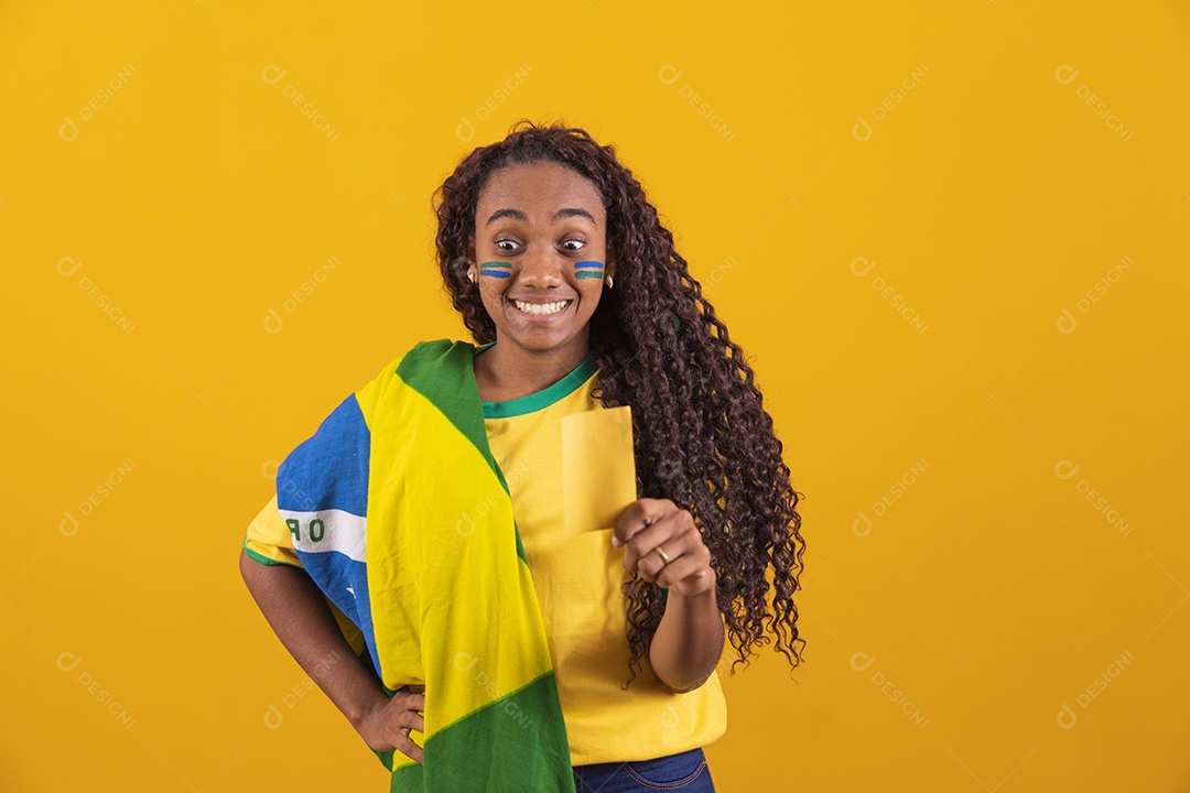 Linda mulher jovem torcedora da seleção brasileira