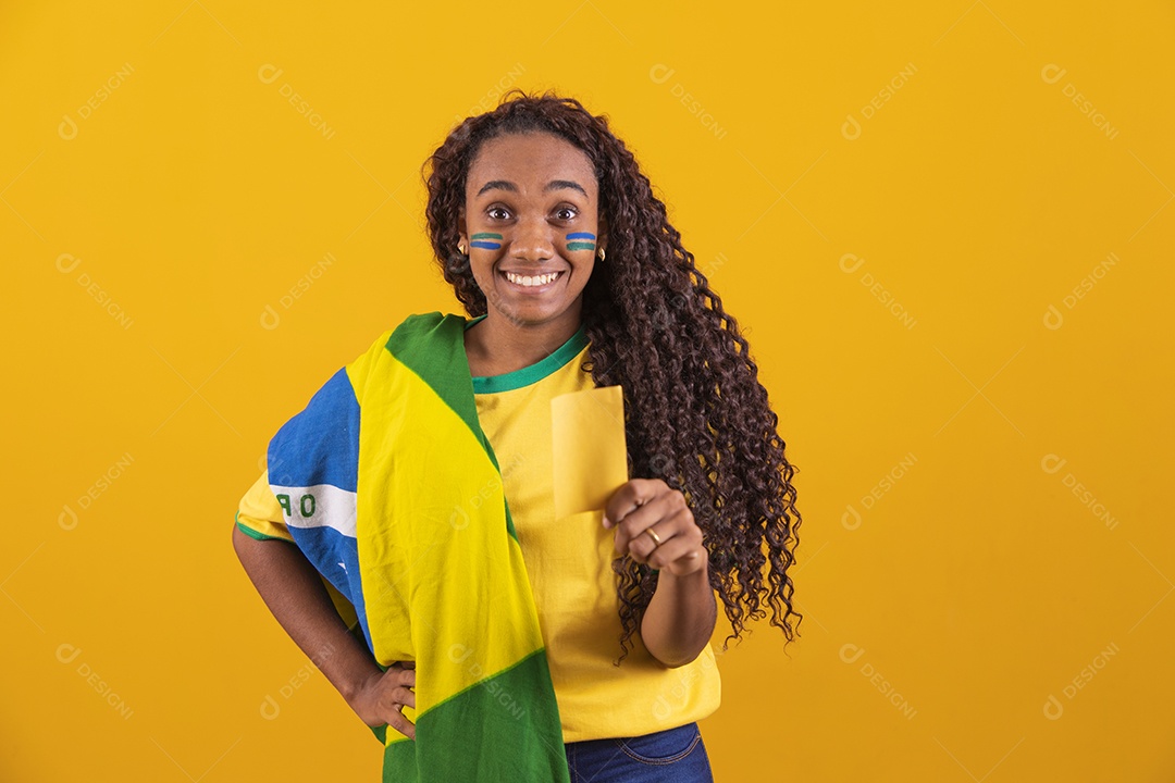 Linda mulher jovem torcedora da seleção brasileira