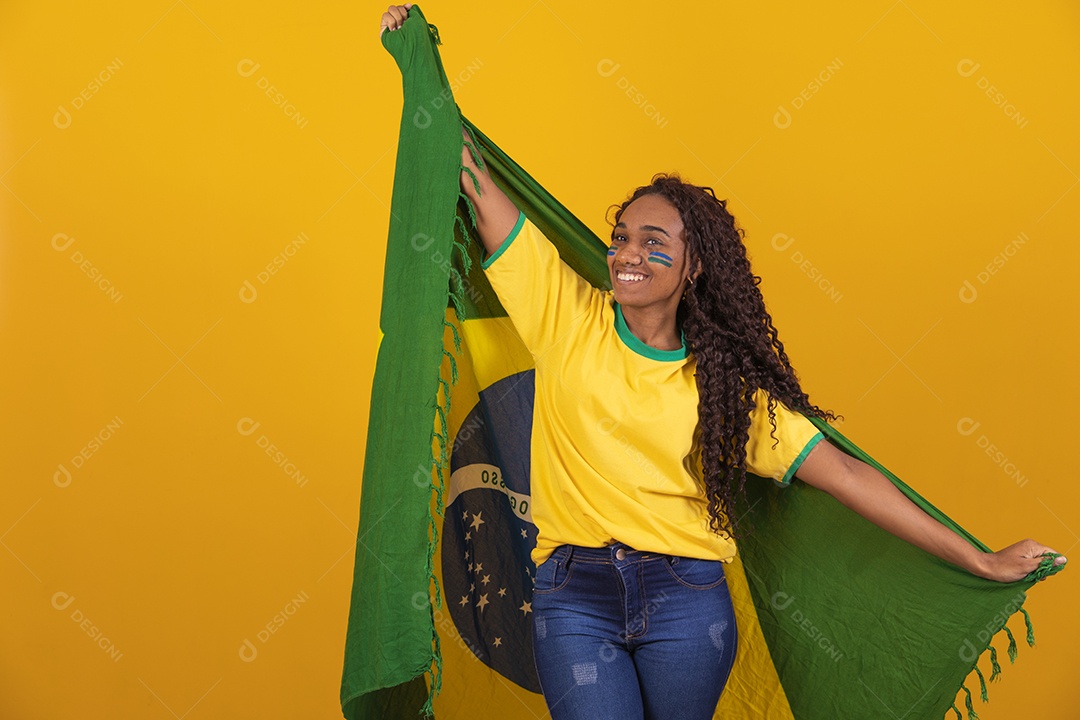 Linda mulher jovem torcedora da seleção brasileira